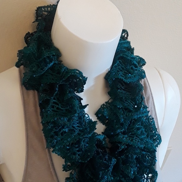 handmade Ruffle scarf - Picture 2 of 2